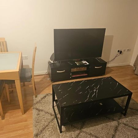 Big Double Room With Bathroom In 2 Bedroom Flat Kitchen Is Shared Harrow on the Hill Zewnętrze zdjęcie